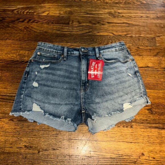 New Levi’s Shorts - Picture 1 of 5